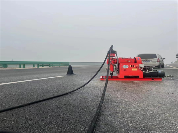 金平马路路基路面开裂下沉注浆加固灌浆